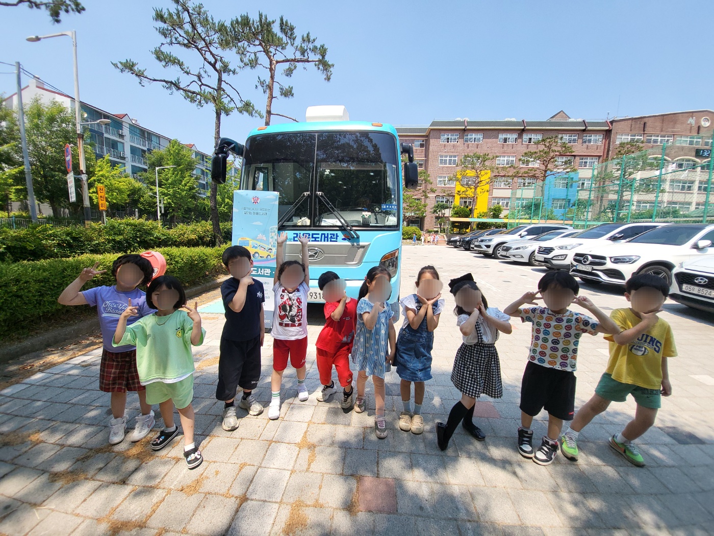 찾아오는 라온도서관 버스 체험활동 입니다.